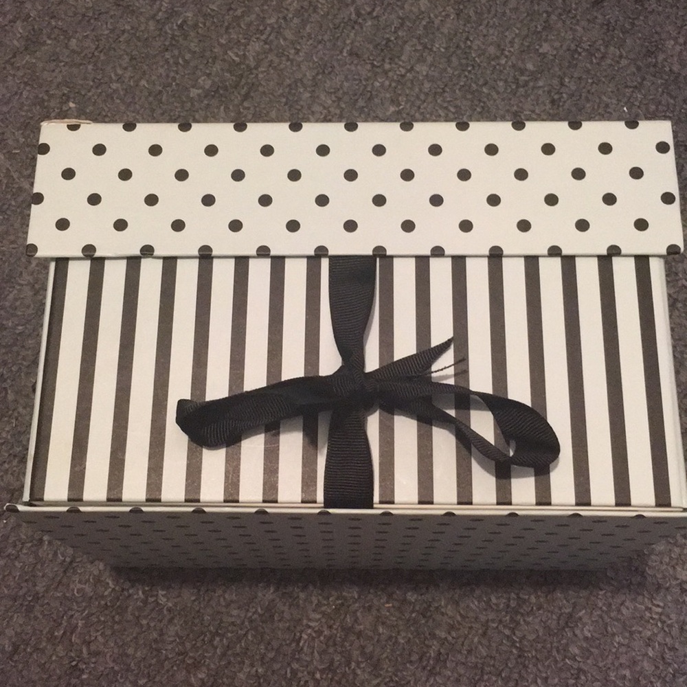 Box - Picture 2 of 4